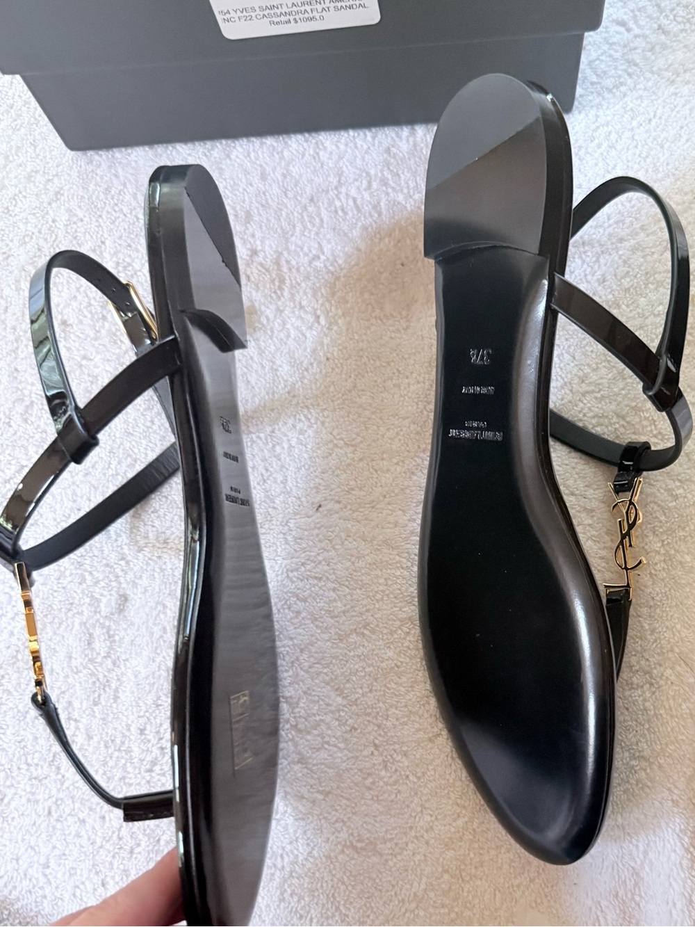 Saint Laurent Black Patent Thong Sandals with Gold YSL Logo - Picture 2 of 9